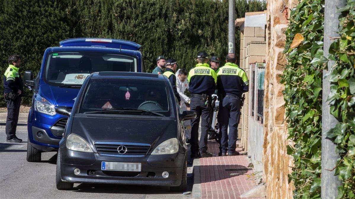 Aparecen en la entrada de su casa los cuerpos sin vida de Antonia y de Miguel Ángel, madre e hijo residentes en la calle Asturias del Municipio Murciano de Las Torres de Cotillas.