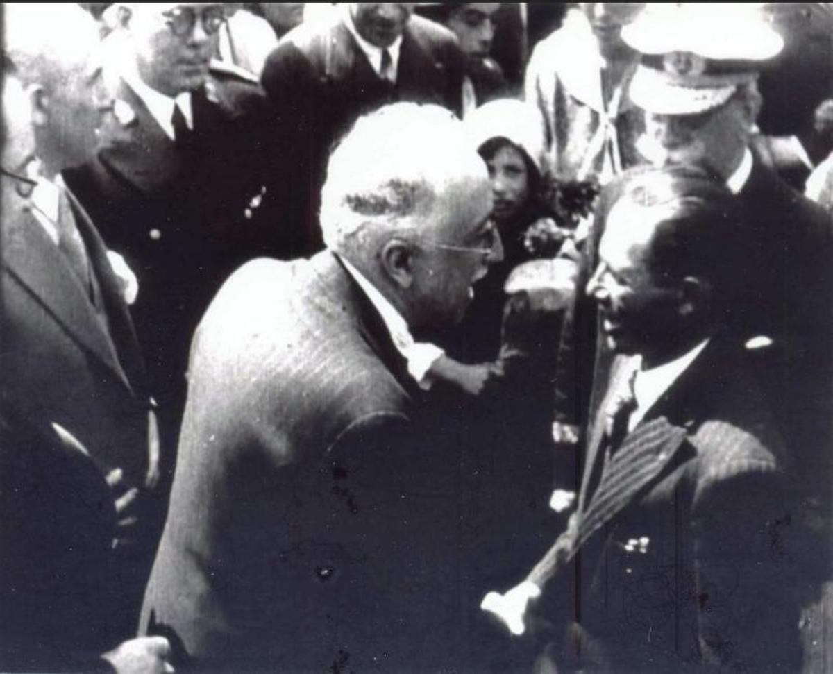 Alcalá Zamora recepcionado polo alcalde José Romero en Moaña (1934). | // CEDIDA POR EL MUSEO MASSÓ(ARQUIVO NÓS