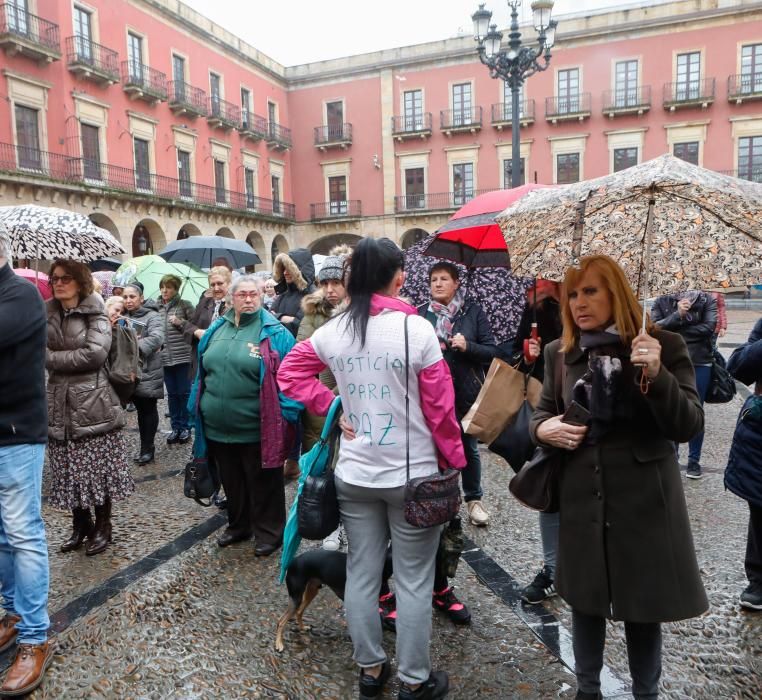 Emotivo minuto de silencio en Gijón por Paz Fernández