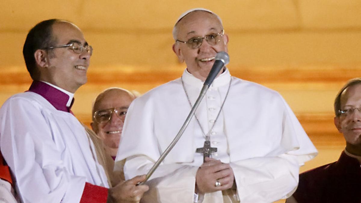 El papa Francisco, ayer en el balcón de la basílica de San Pedro.