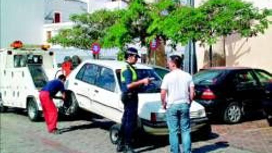 La policía local ya tramita con la PDA las sanciones de tráfico