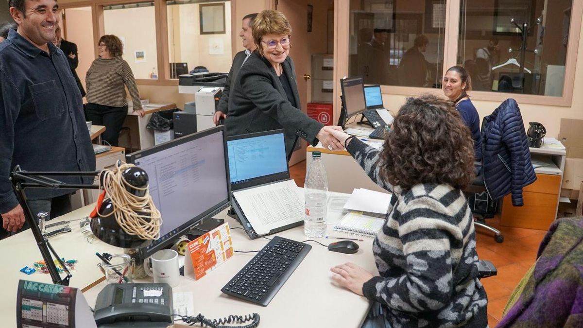 Visita Anna Simó a los servicios territoriales del Baix Llobregat