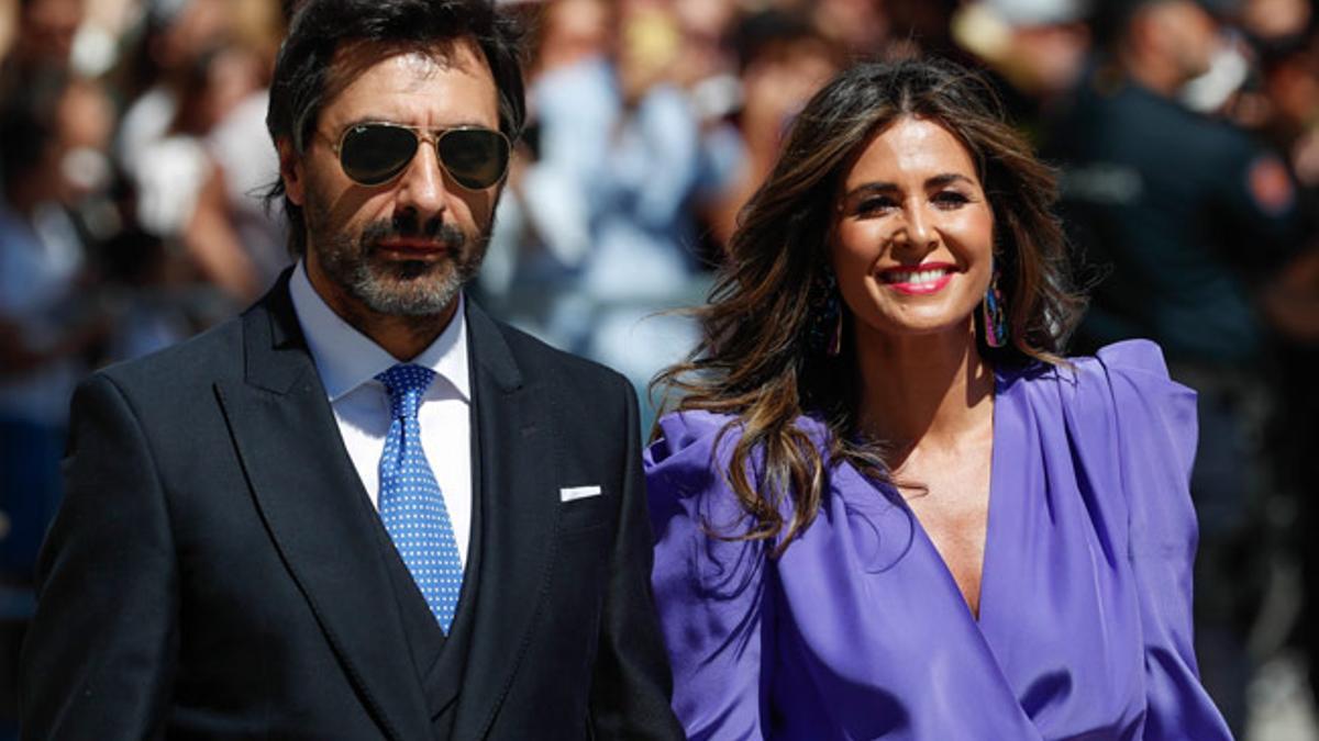 Juan del Val y Nuria Roca, con conjunto de invitada de Inés Martín Alcalde, en la boda de Sergio Ramos y Pilar Rubio