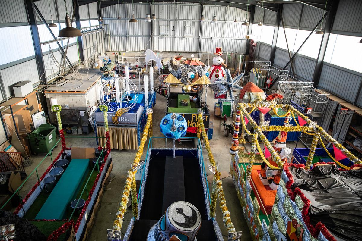 Últimos preparativos de la centenaria cabalgata de reyes en Sant Vicenç dels Horts