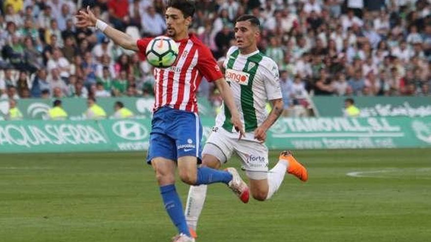 Barba protege el balón ante Guardiola.