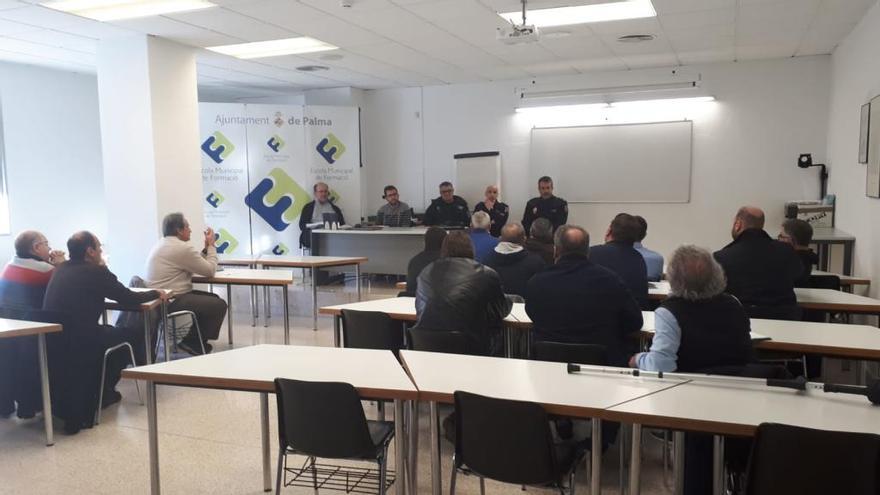 ReuniÃ³n en el cuartel de Sant Ferran con los taxistas.