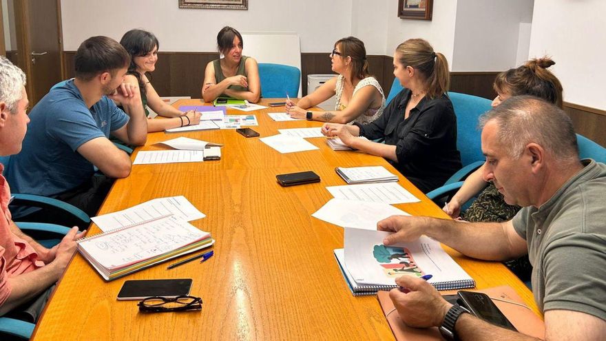Encuentro celebrado ayer en el consistorio.