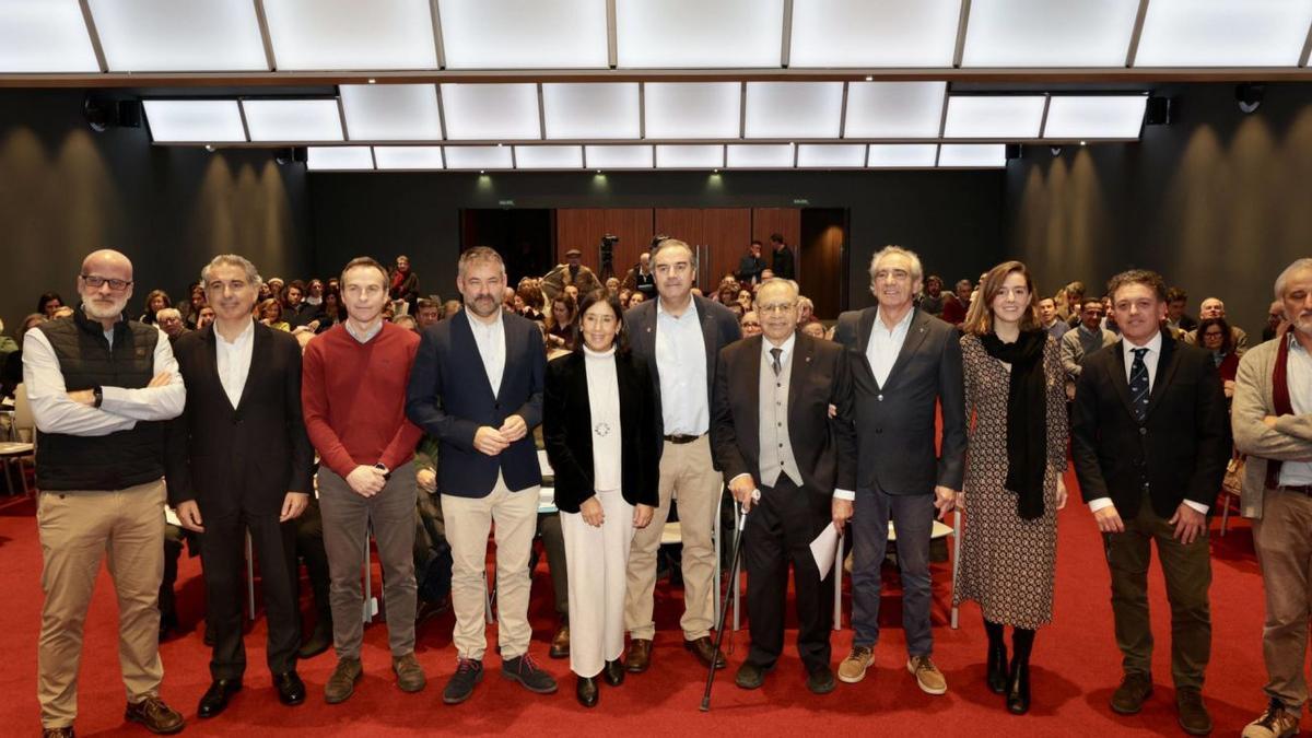 Por la izquierda, Dani Villanueva, Bernardo Gutiérrez de la Roza, Jaime Jordán de Urries, Julio Somoano, María José Villanueva, Gonzalo Álvarez, Fernando de la Puente, Juanjo Azpeitia, Cecilia Bordiú, Gonzalo Lasa y José María Álvarez.