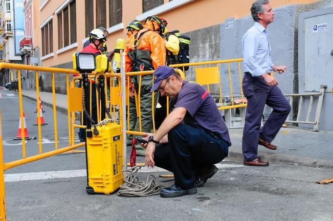 Efectivos de los Bomberos de Las Palmas de Gran ...