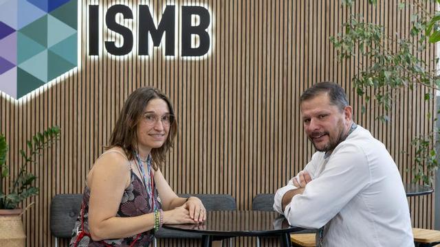 Vanessa Lloret i Josep Moratal a l’ISMB. | JORDI COTRINA
