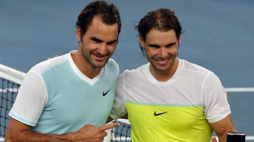 Roger Federer y Rafel Nadal tras su partido individual.