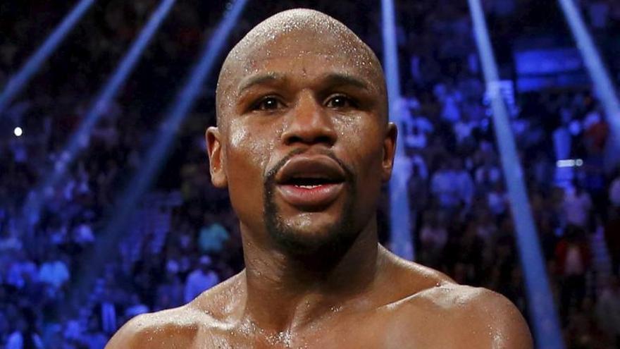 Mayweather pierde su título mundial debido a un impago