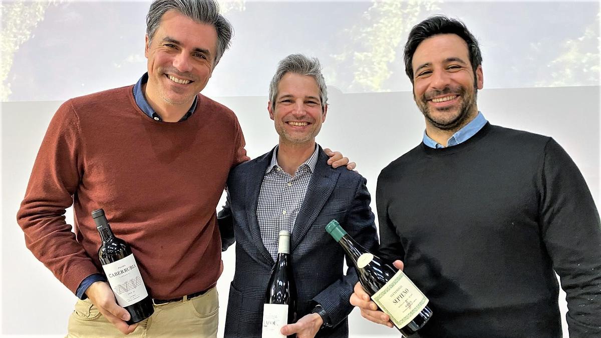Los bodegueros Willy Pérez, Ramon Roqueta y Eduardo Eguren, tras su charla en la Barcelona Wine Week, este lunes.