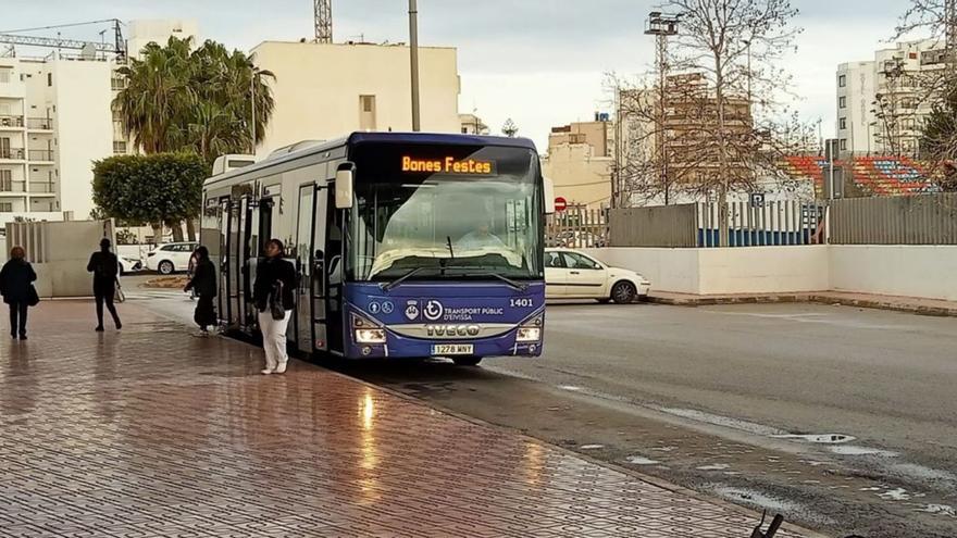 La línea 3 de bus les desea ‘Bones Festes’ | J.M.L.R.