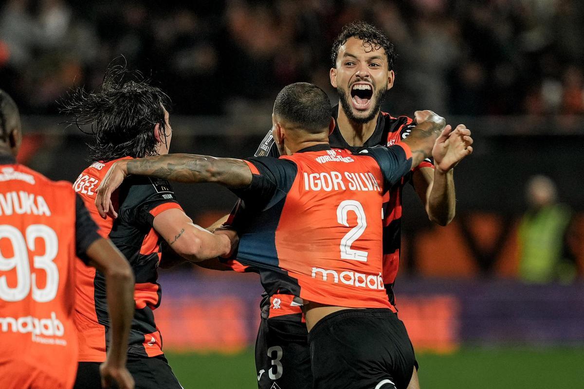 Los jugadores del Lorient celebran el empate ante el PSG (1-1)
