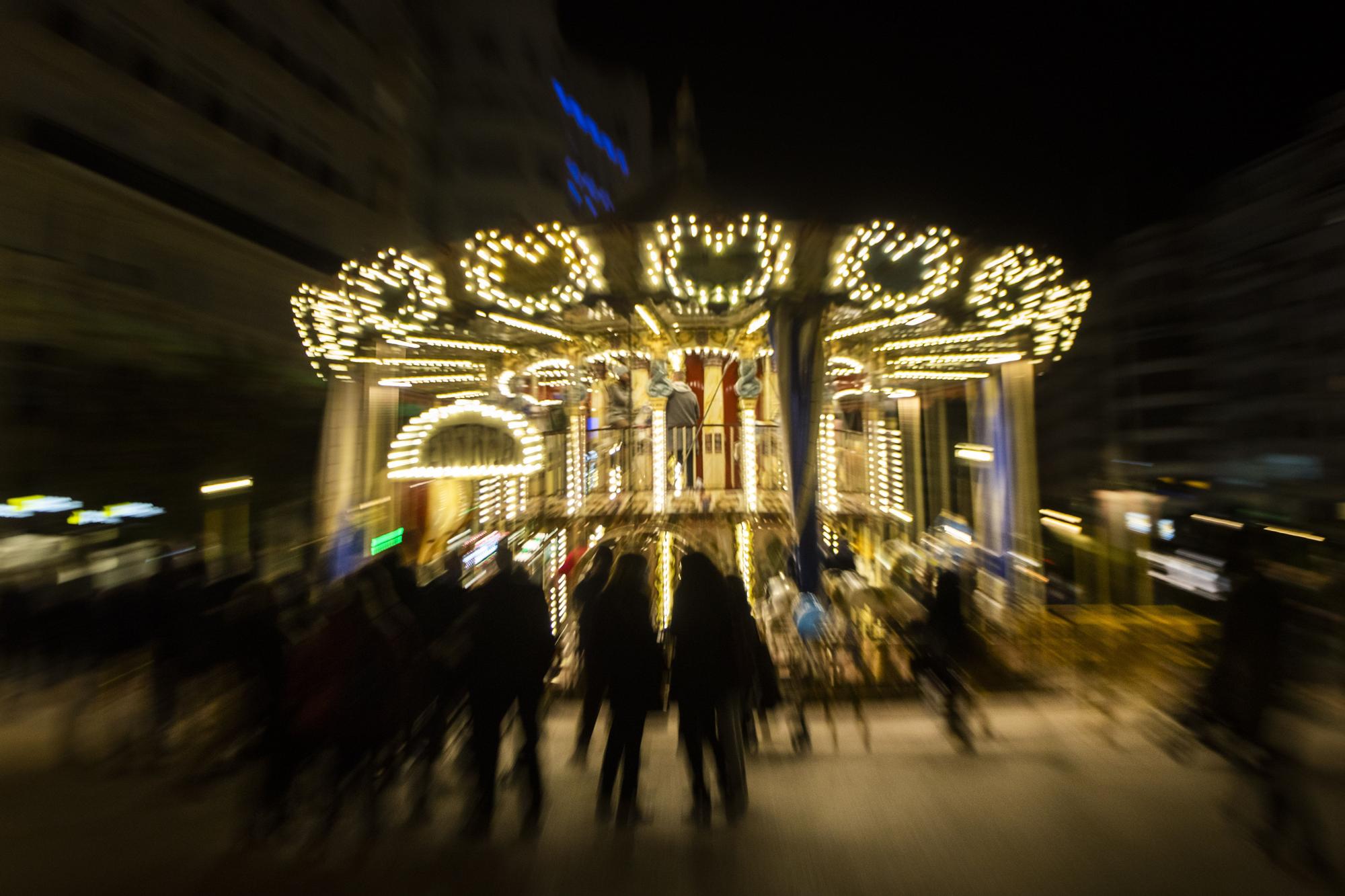 Así se ha encendido la iluminación navideña de la Plaza del Ayuntamiento de València