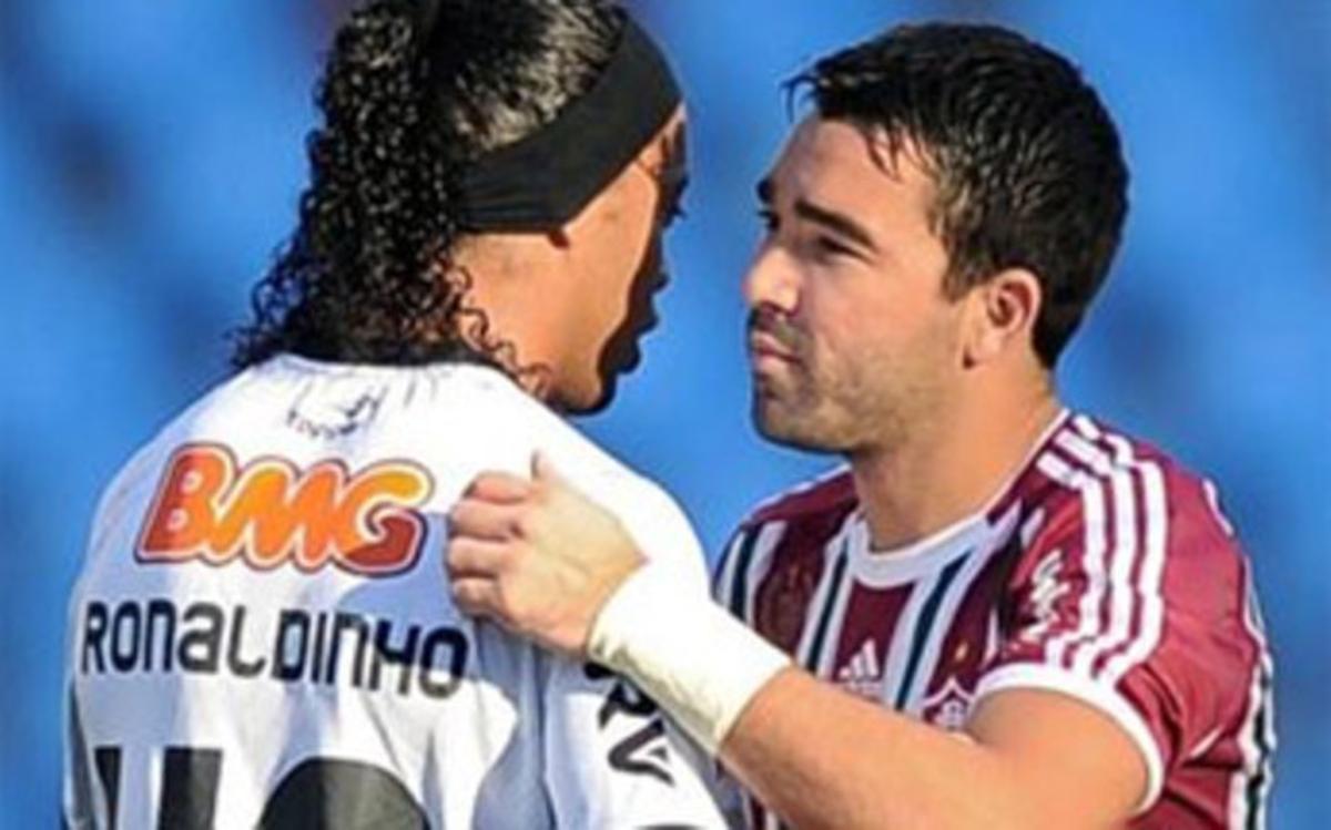 Deco y Ronaldinho, se fundieron en un abrazo