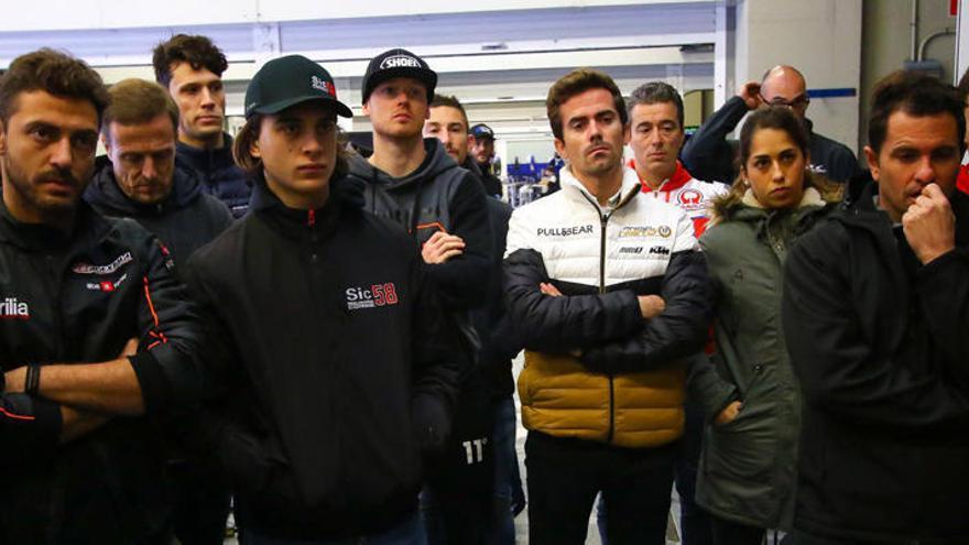 Nico Terol y el resto de pilotos antes de los entrenamientos en Jerez.