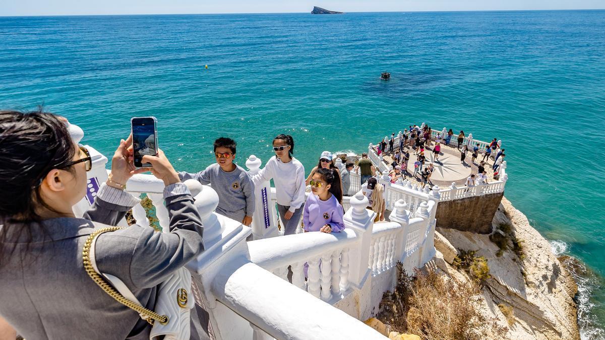 Ya están aquí: En Benidorm no cabe un alma.