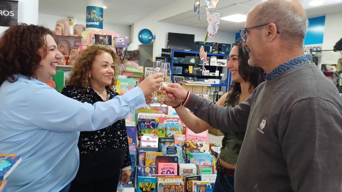 Brindis en la adminstración de Tamaimo que vendió un tercer premio.
