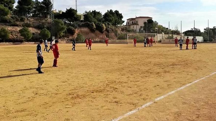 Jugadores de la Unió Esportiva este fin de semana en una de las pistas del pabellón Enrique Miralles.