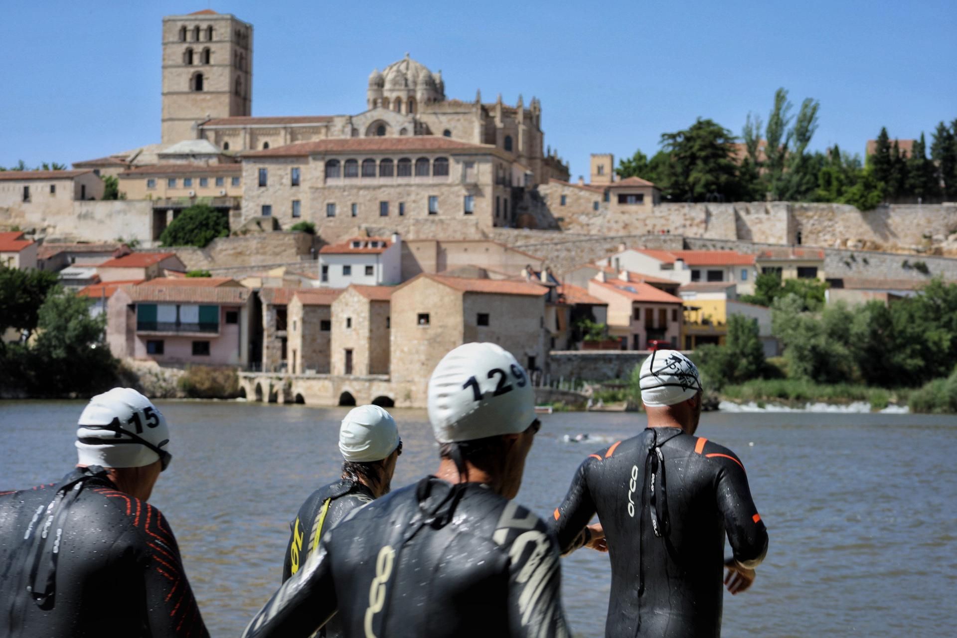 GALERÍA | El Triatlón "Ciudad de Zamora" hace vibrar a la capital del Duero