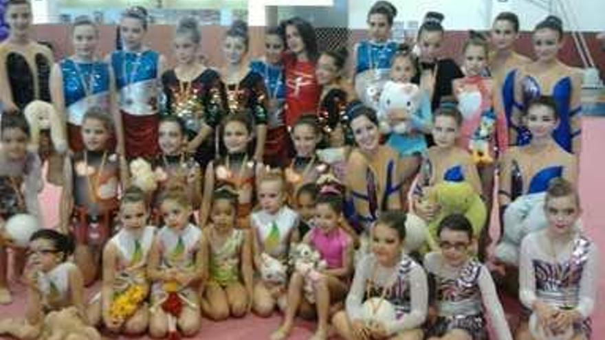 Las alumnas de la Escuela de gimnasia rítmica consiguen varias medallas