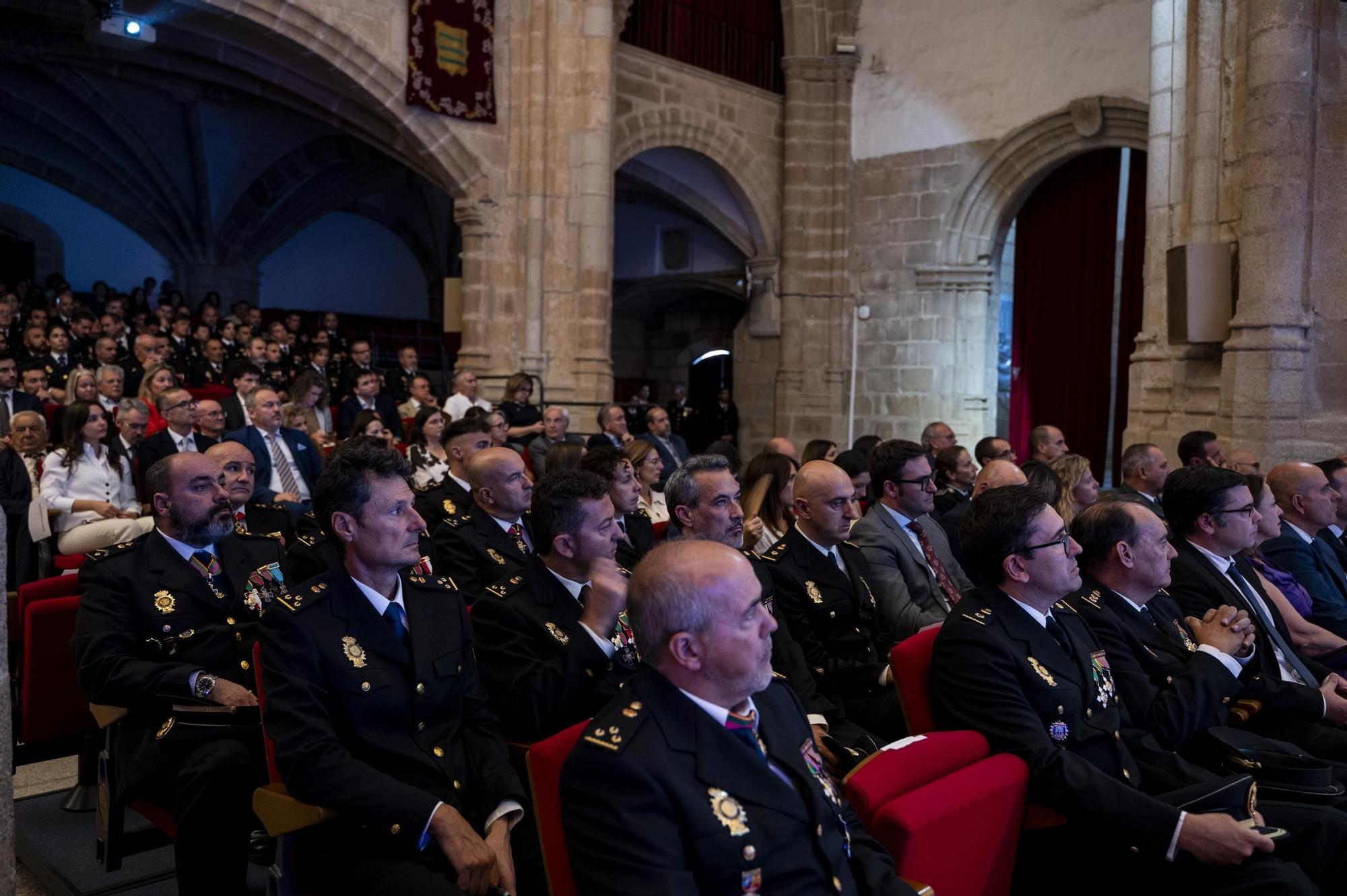 FOTOGALERÍA | Las imagénes de la celebración del patrón de la Policía Nacional en Cáceres
