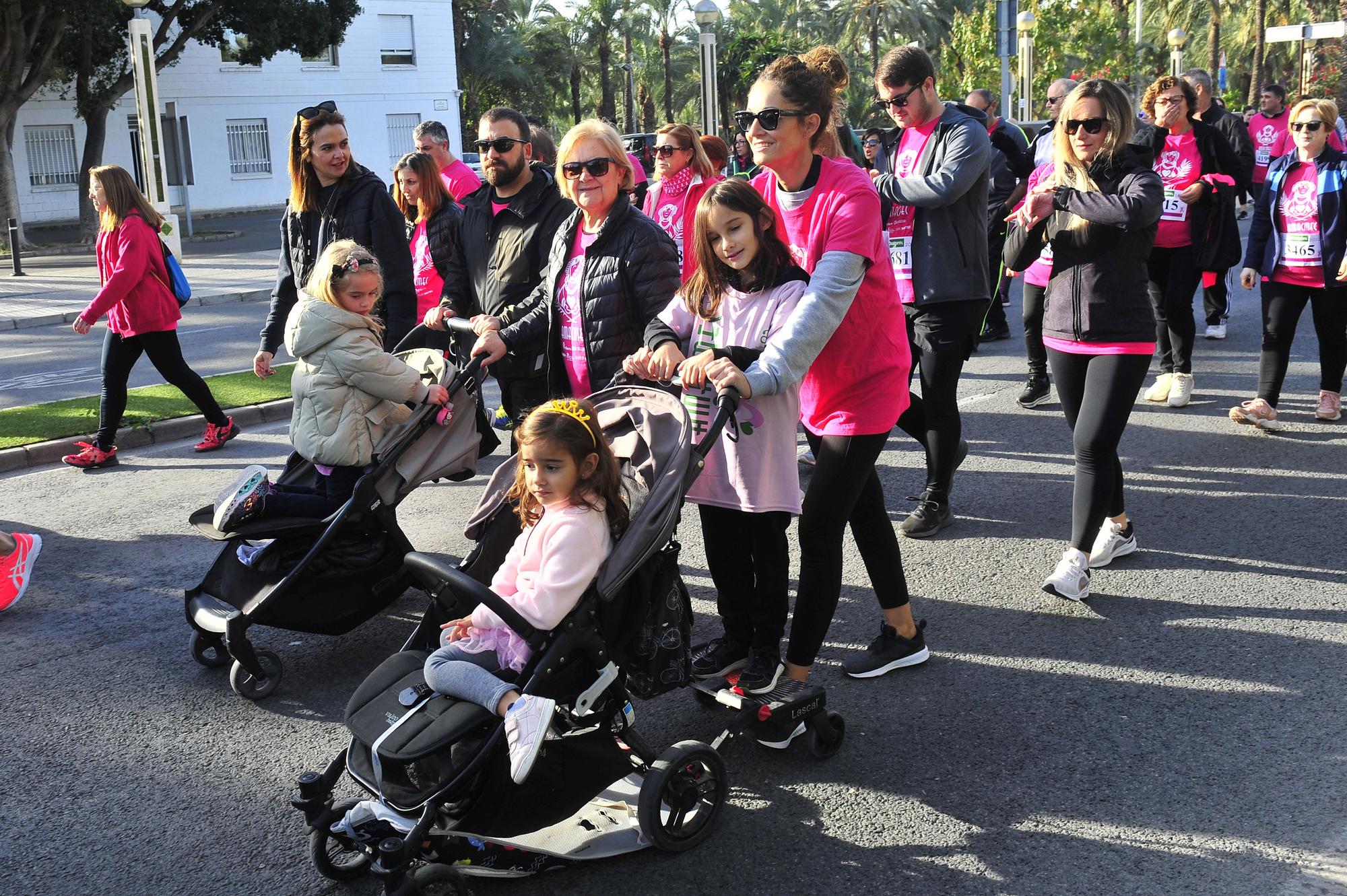 Más de 8.000 solidarios contra el cáncer de mama en Elche - Información