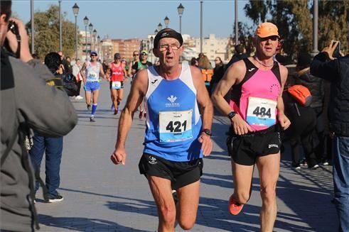 Búscate si corriste el Maratón o la Media Maratón de Badajoz