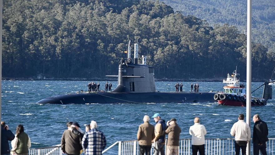 La última joya de la Armada causa expectación en Marín