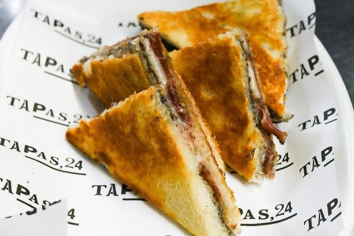 El bikini de mozzarella/jamón/trufa de Carles Abellan.