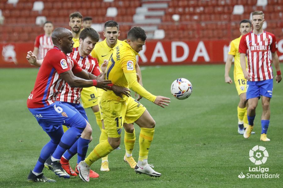 Partido de la Liga Smartbank entre el Sporting y el Málaga CF