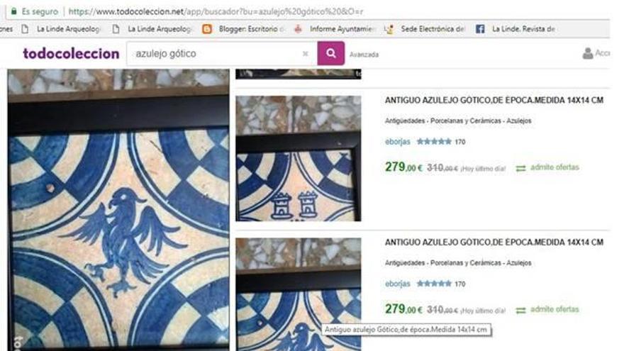 Los arqueólogos hallaron azulejos como el que se vende al excavar el palacio