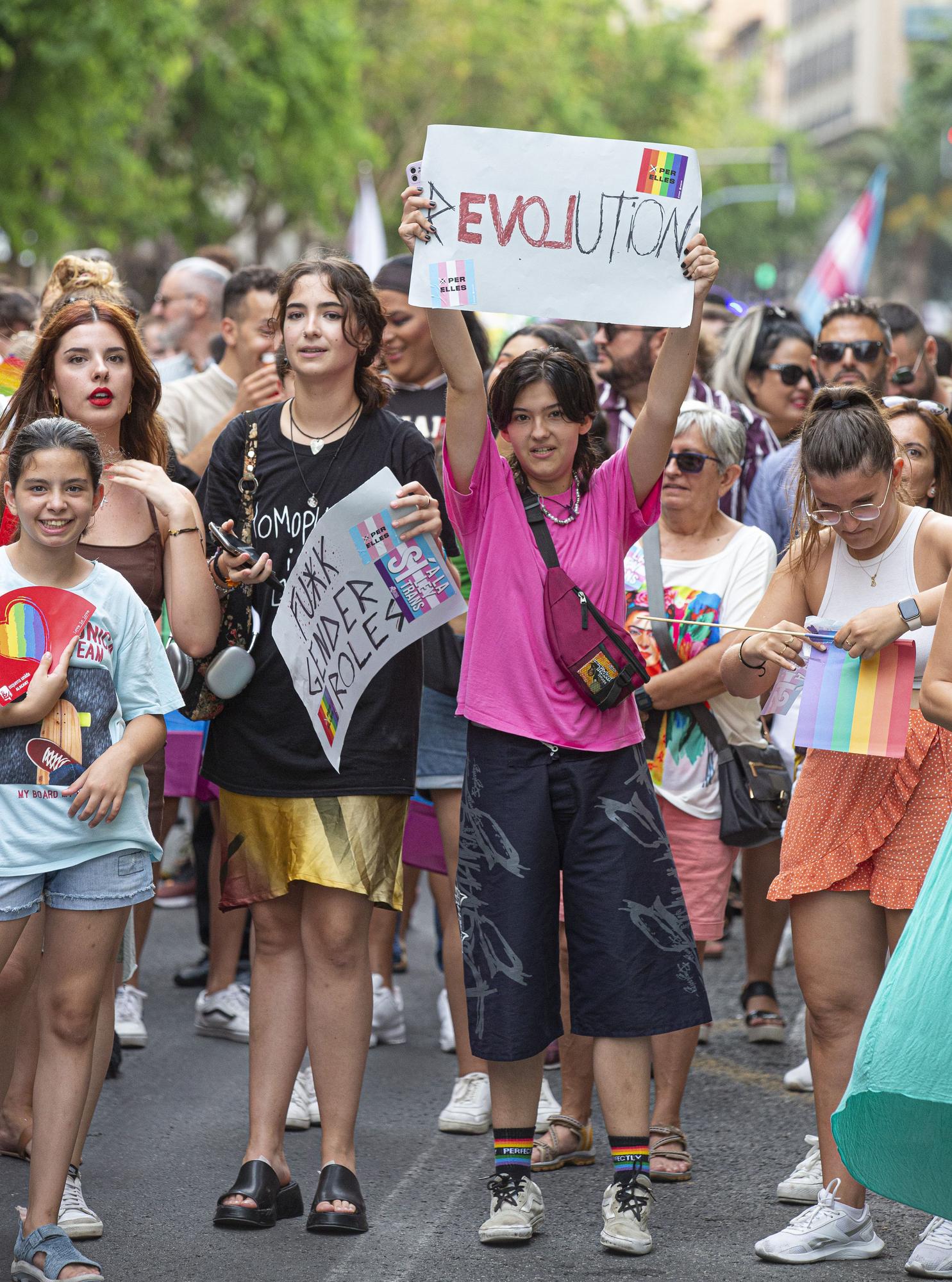 Alicante celebra la primera manifestación del Orgullo 2022