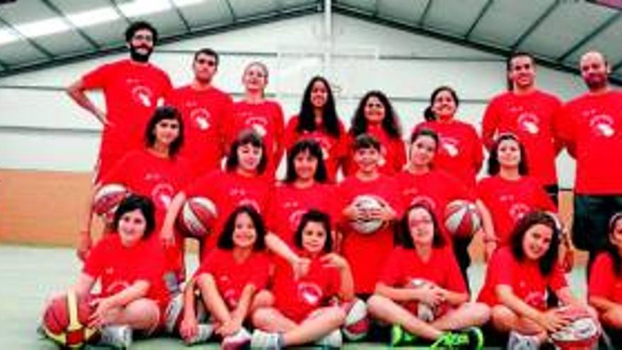 La localidad alberga un campus de baloncesto