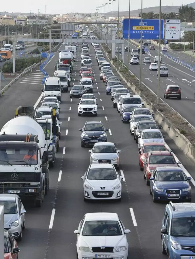 Morales convoca una reunión para tratar los atascos en la autovía del Sur
