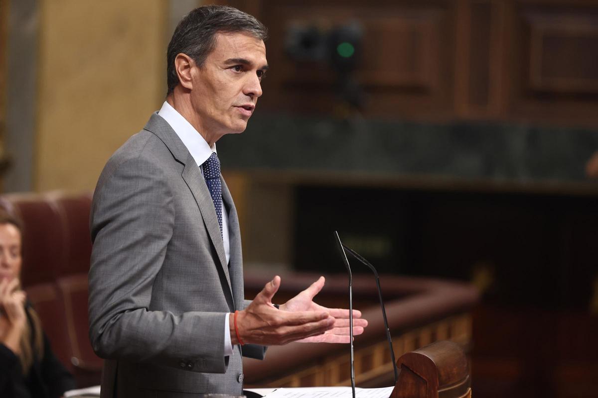 El presidente del Gobierno, Pedro Sánchez, interviene durante una sesión plenaria, en el Congreso de los Diputados, a 2 de octubre de 2026, en Madrid (España).