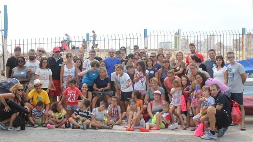 Todos los participantes en la jornada de remo en Campello