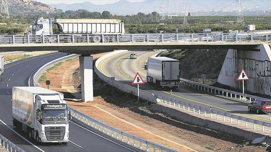 La CV-10 dobla en tráfico a la AP-7 pese a ganar usuarios la autopista