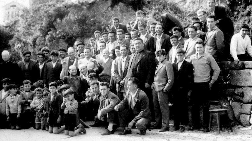 Una de las fotos expuestas, de vecinos en un torneo de llave, en 1962.