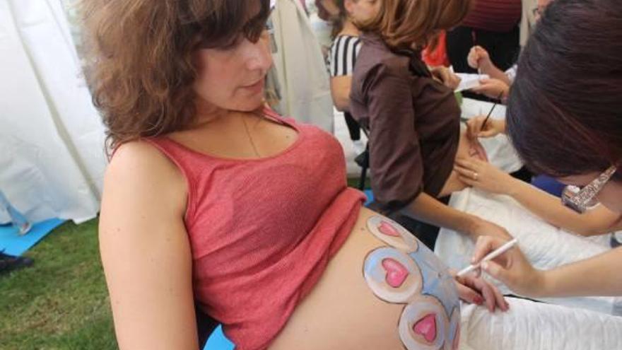 Más de un centenar de mujeres participan en una jornada sobre el embarazo en el hospital de Alzira