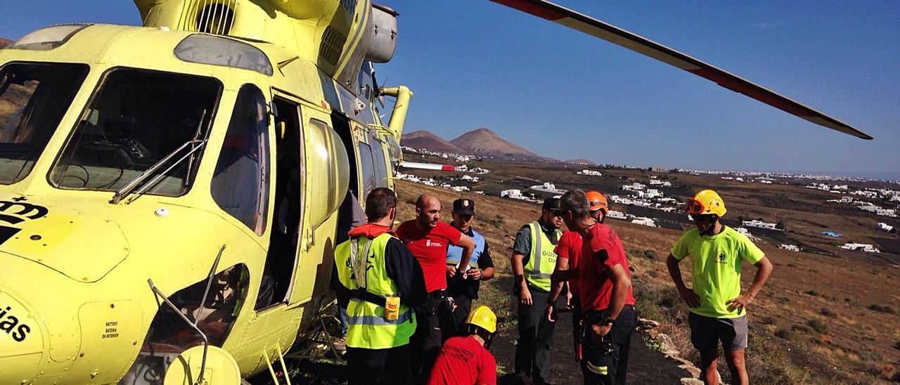 Rescate de un deportista en Lanzarote por los equipos de emergencia. | | E.D.