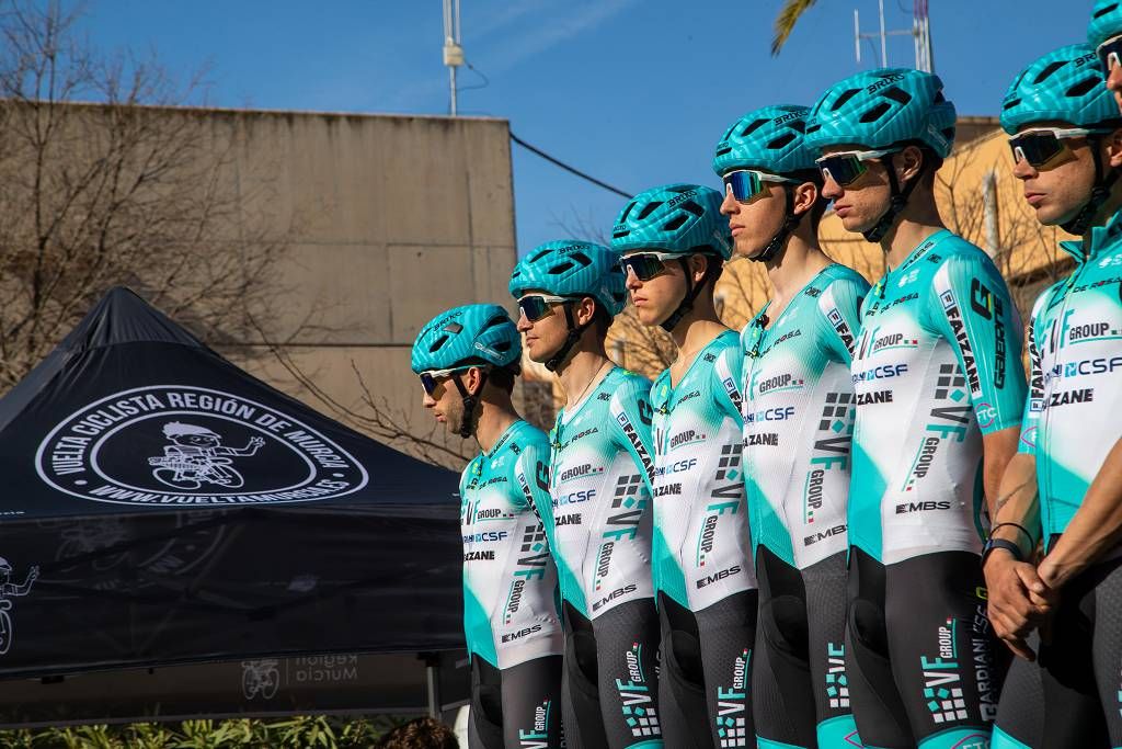 Vuelta Ciclista a Murcia: imágenes de la salida en Jumilla