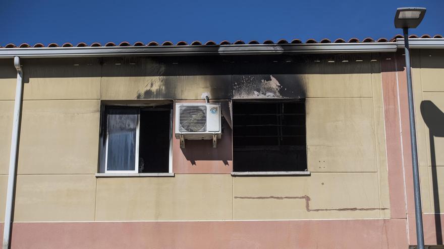 Galería | Un incendio calcina la segunda planta de una vivienda en La Cañada de Cáceres