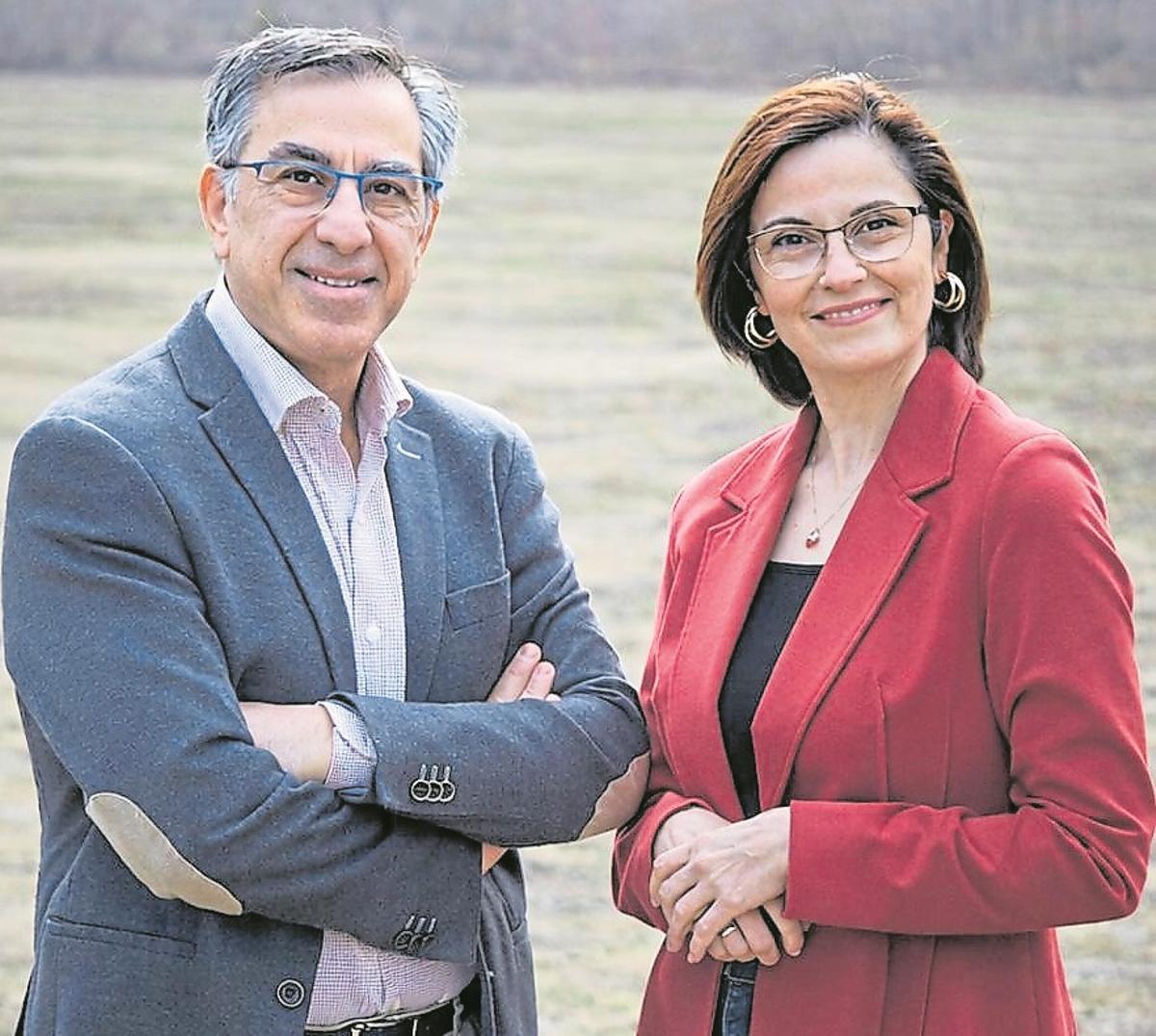 Arash  Arjomandi y Rosa Rabbani, autores de '¿Efímeros o inmortales?'.