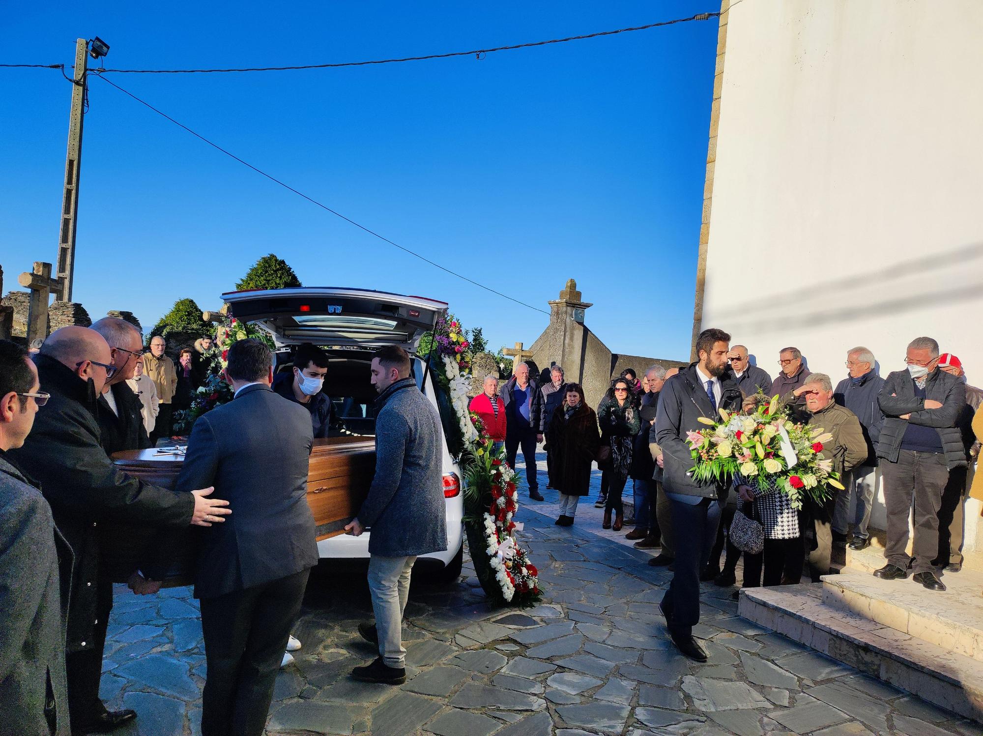 La iglesia de Santa Marina, llena para despedir a Manuel Bedia