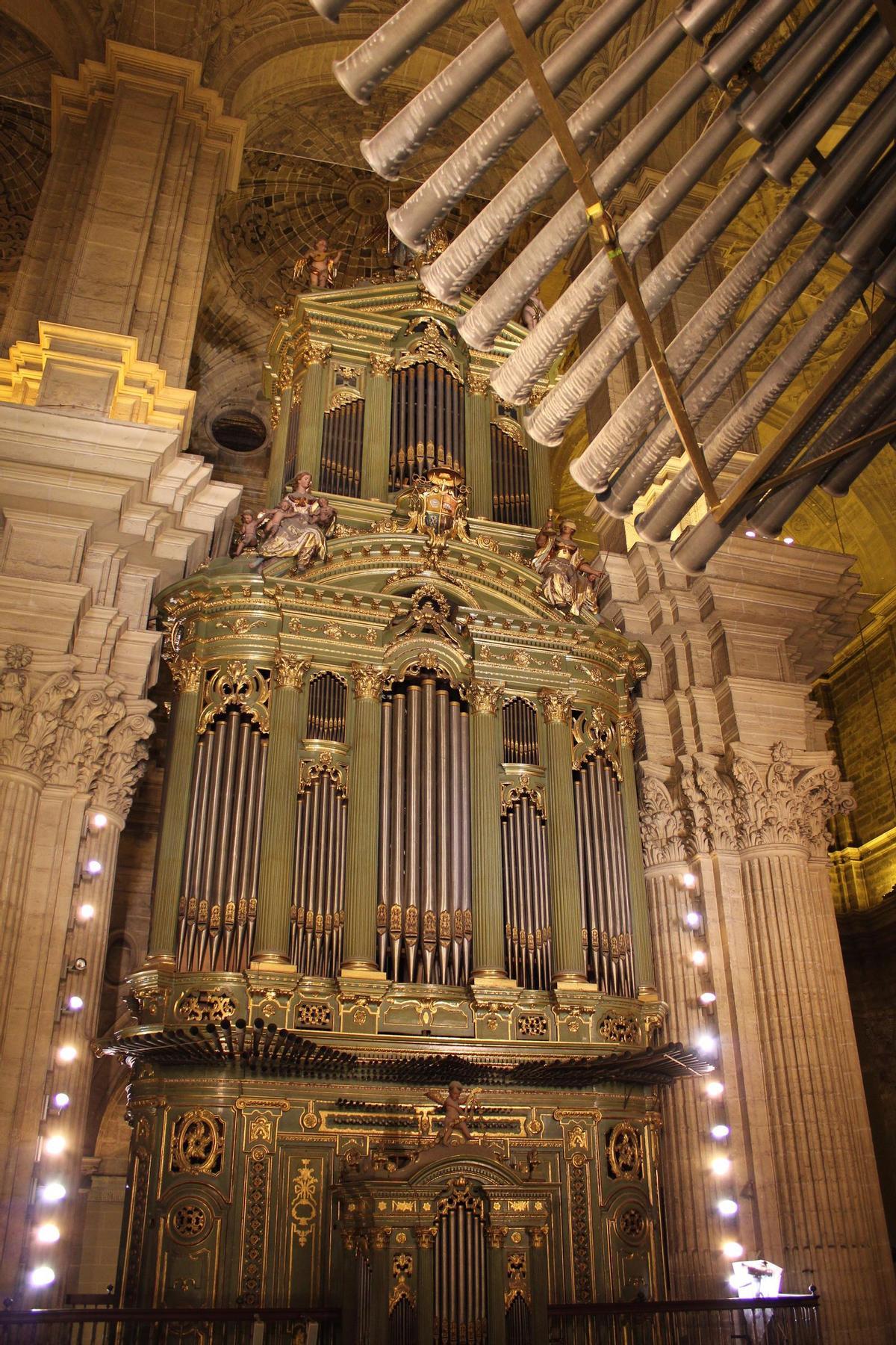 MÁLAGA fachada del EVANGELIO desde el órgano de la Epístola