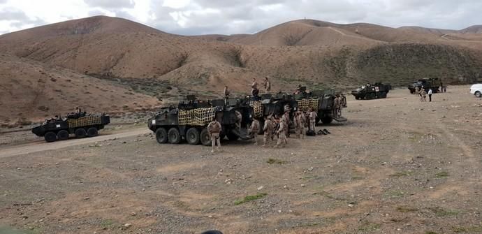 Ejercicios de adiestramiento terrestre en los campos militares de La Isleta y Pájara