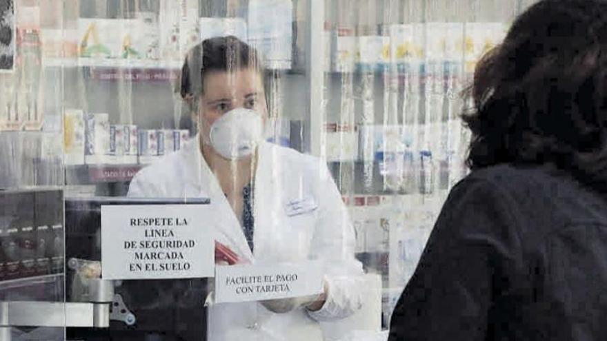 Las farmacias de Castellón piden poder sacar las muestras PCR para paliar el colapso de atención primaria